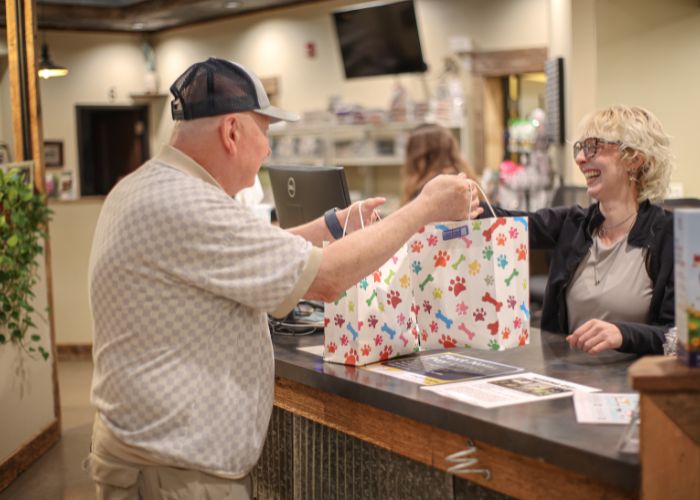 Jennifer and client at front desk Jennifer and client at front desk